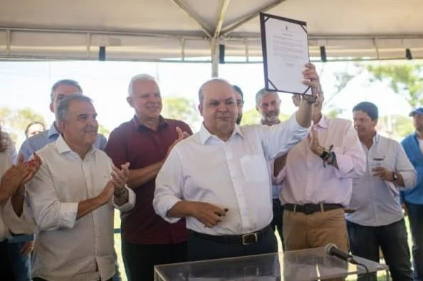 Ibaneis assina ordem para início das obras de viaduto no Noroeste